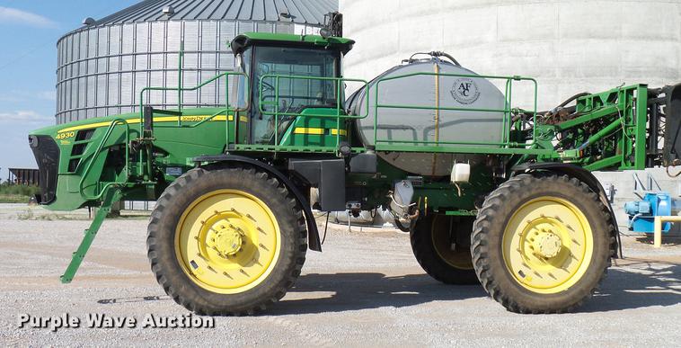 image for item DD5269 2011 John Deere 4930 sprayer