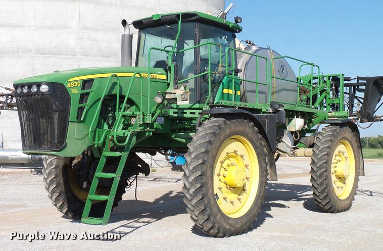 image for item DD5269 2011 John Deere 4930 sprayer