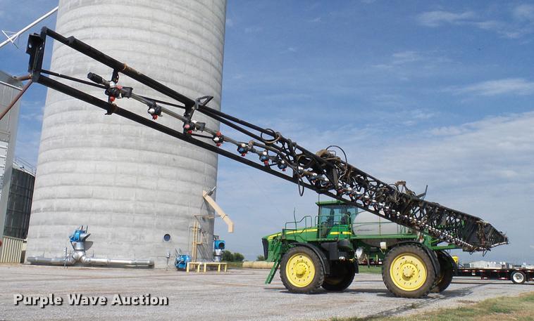 image for item DD5269 2011 John Deere 4930 sprayer