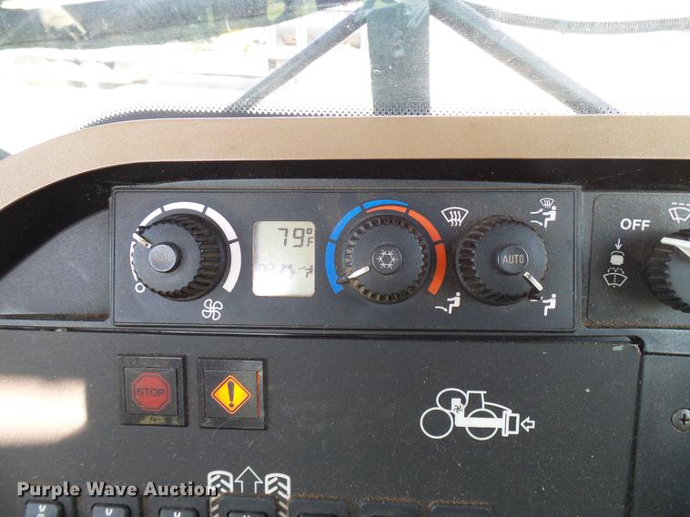 image for item DD5269 2011 John Deere 4930 sprayer