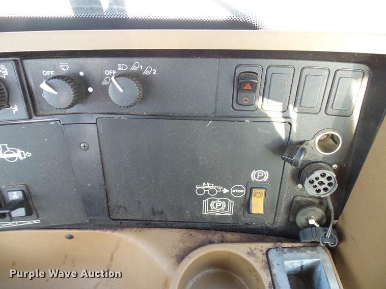 image for item DD5269 2011 John Deere 4930 sprayer