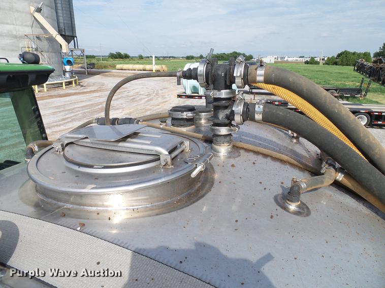 image for item DD5269 2011 John Deere 4930 sprayer