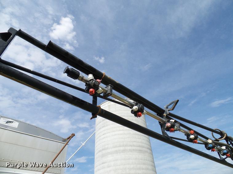 image for item DD5269 2011 John Deere 4930 sprayer