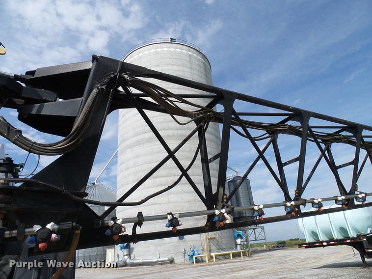 image for item DD5269 2011 John Deere 4930 sprayer