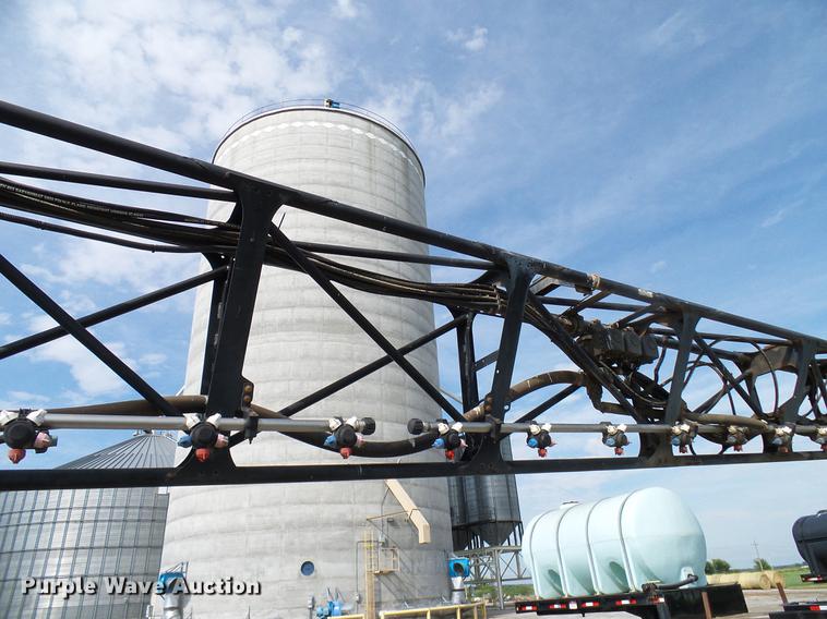 image for item DD5269 2011 John Deere 4930 sprayer