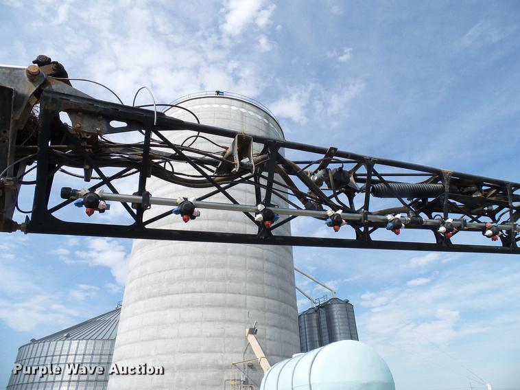 image for item DD5269 2011 John Deere 4930 sprayer