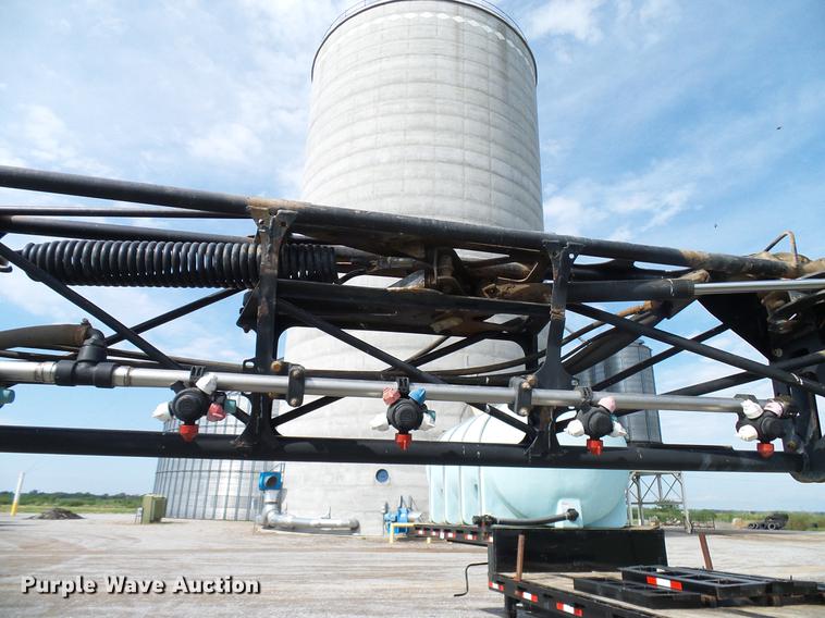 image for item DD5269 2011 John Deere 4930 sprayer