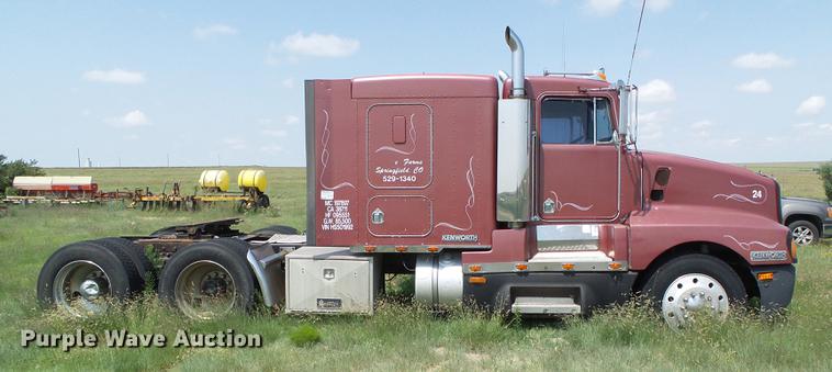 image for item DD5829 1987 Kenworth T600A semi truck