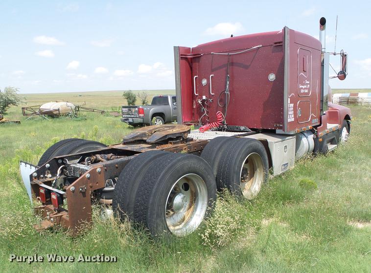 image for item DD5829 1987 Kenworth T600A semi truck