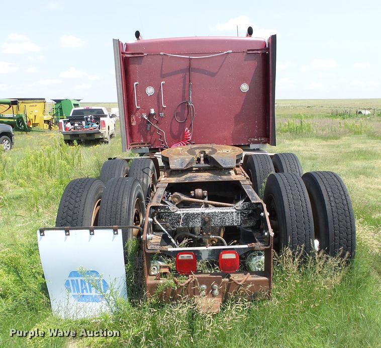 image for item DD5829 1987 Kenworth T600A semi truck