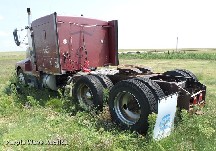 image for item DD5829 1987 Kenworth T600A semi truck