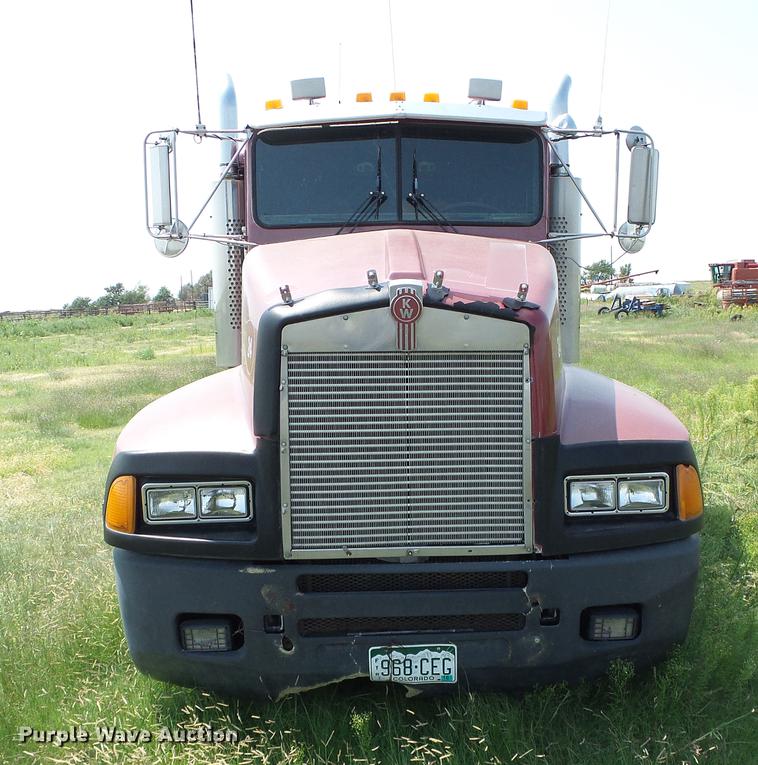 image for item DD5829 1987 Kenworth T600A semi truck