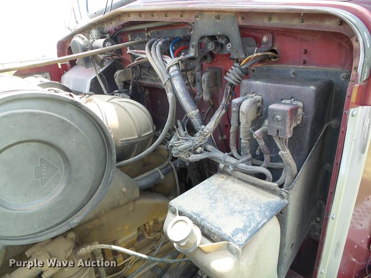 image for item DD5829 1987 Kenworth T600A semi truck