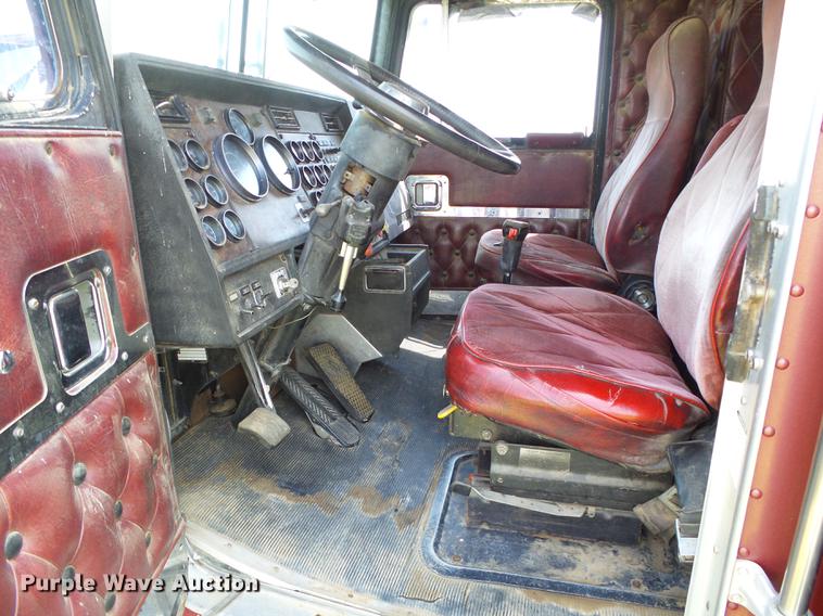 image for item DD5829 1987 Kenworth T600A semi truck