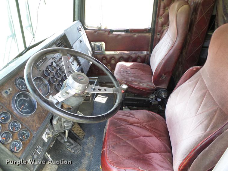 image for item DD5829 1987 Kenworth T600A semi truck