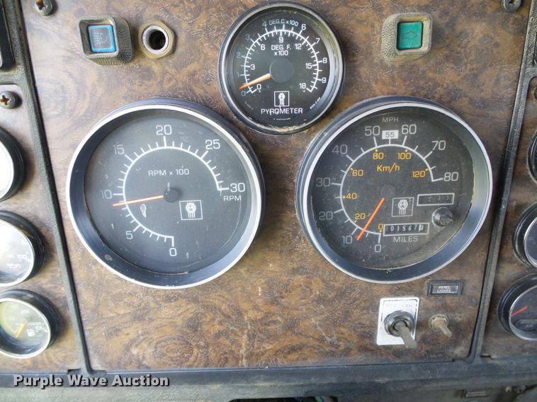 image for item DD5829 1987 Kenworth T600A semi truck