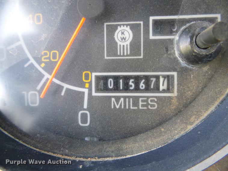 image for item DD5829 1987 Kenworth T600A semi truck