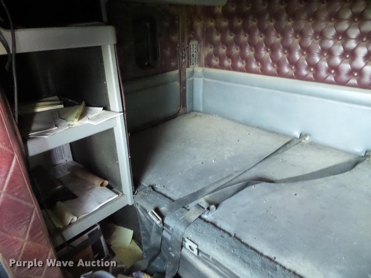 image for item DD5829 1987 Kenworth T600A semi truck