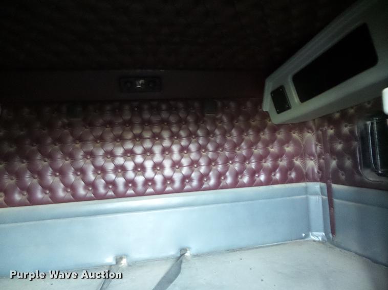 image for item DD5829 1987 Kenworth T600A semi truck