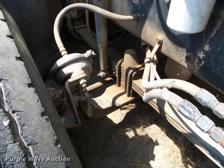 image for item DD5829 1987 Kenworth T600A semi truck