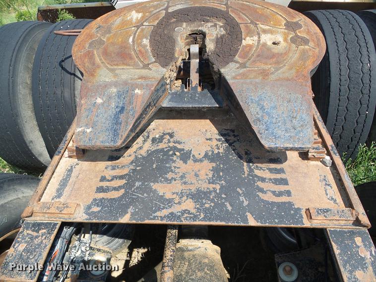 image for item DD5829 1987 Kenworth T600A semi truck