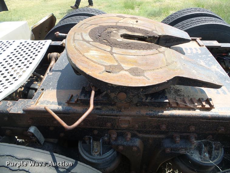 image for item DD5829 1987 Kenworth T600A semi truck