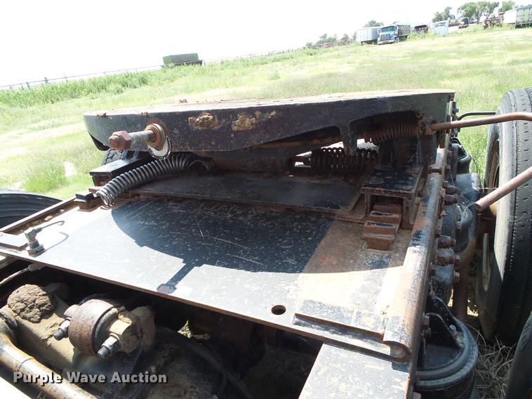 image for item DD5829 1987 Kenworth T600A semi truck