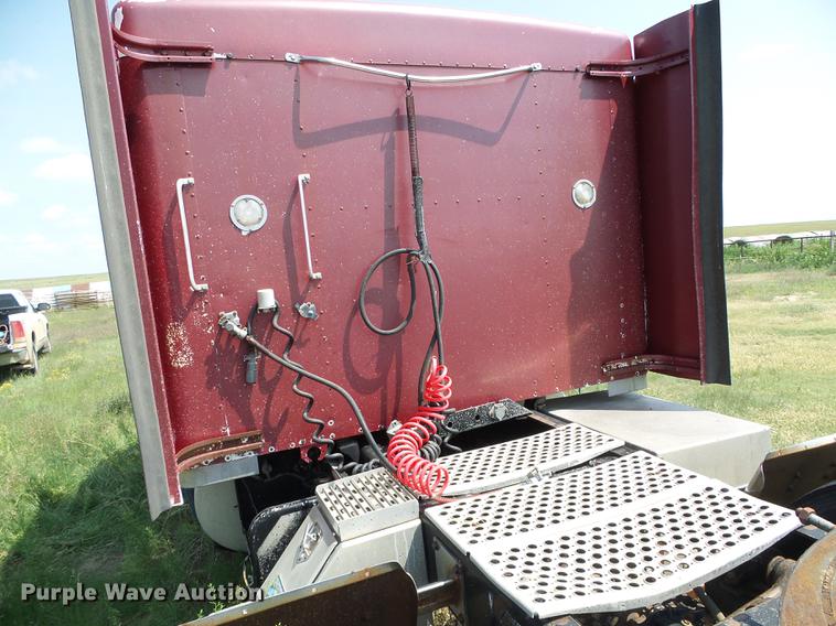 image for item DD5829 1987 Kenworth T600A semi truck