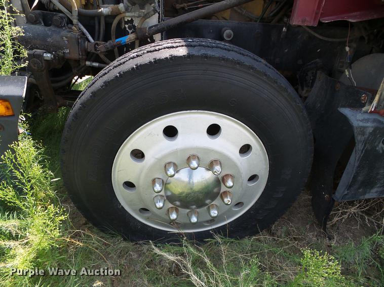 image for item DD5829 1987 Kenworth T600A semi truck