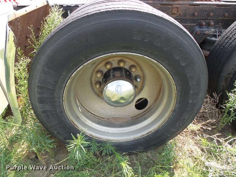 image for item DD5829 1987 Kenworth T600A semi truck