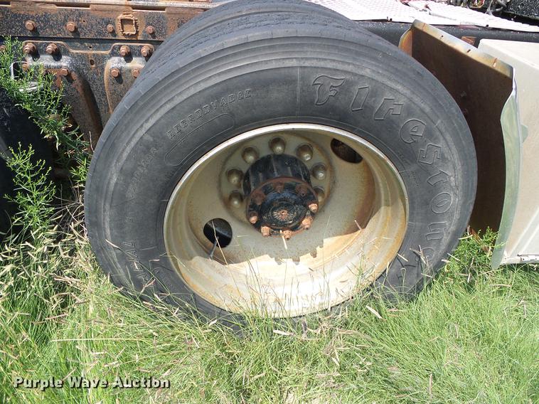 image for item DD5829 1987 Kenworth T600A semi truck