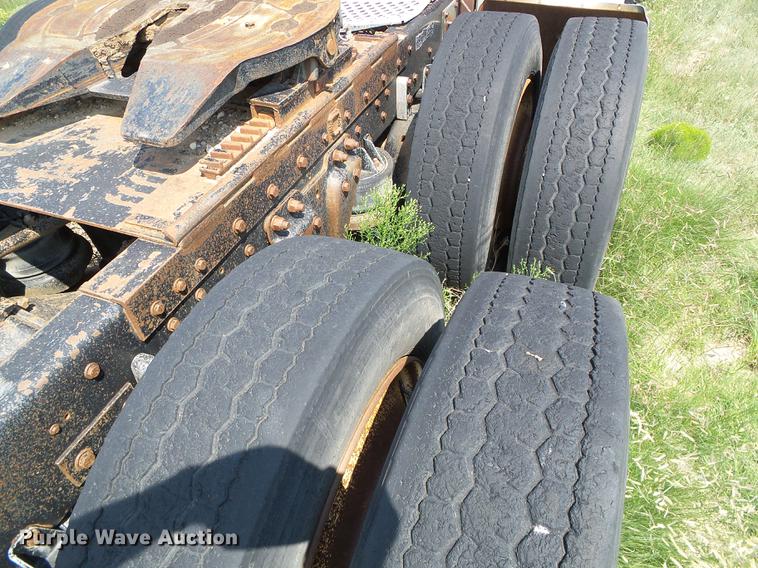 image for item DD5829 1987 Kenworth T600A semi truck