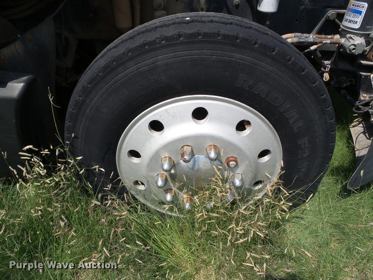 image for item DD5829 1987 Kenworth T600A semi truck