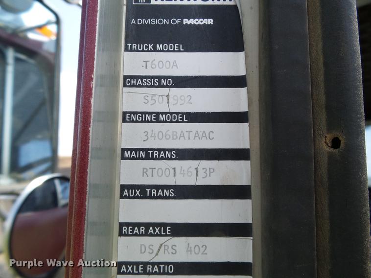 image for item DD5829 1987 Kenworth T600A semi truck