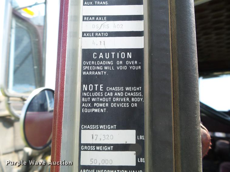 image for item DD5829 1987 Kenworth T600A semi truck