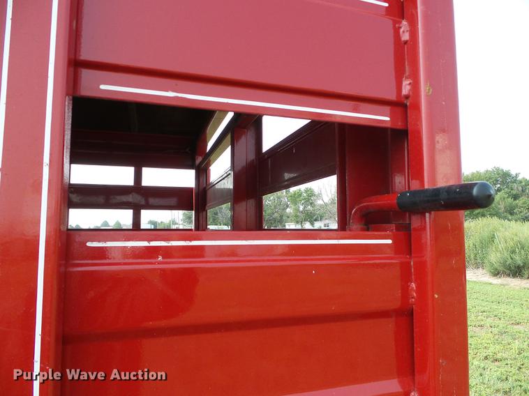 image for item DD5862 1999 Titan Classic livestock trailer