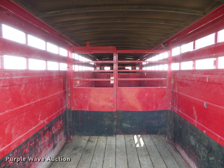 image for item DD5862 1999 Titan Classic livestock trailer