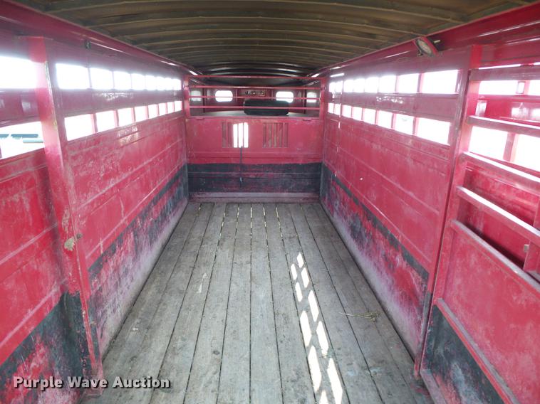 image for item DD5862 1999 Titan Classic livestock trailer
