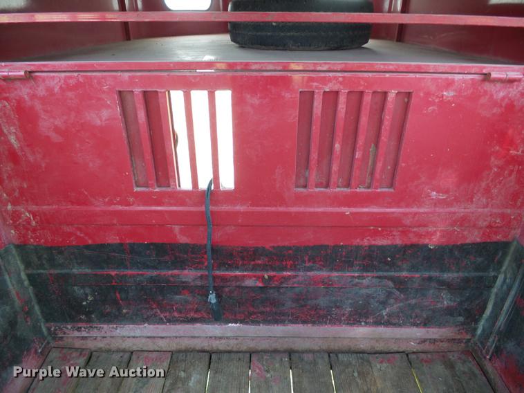 image for item DD5862 1999 Titan Classic livestock trailer