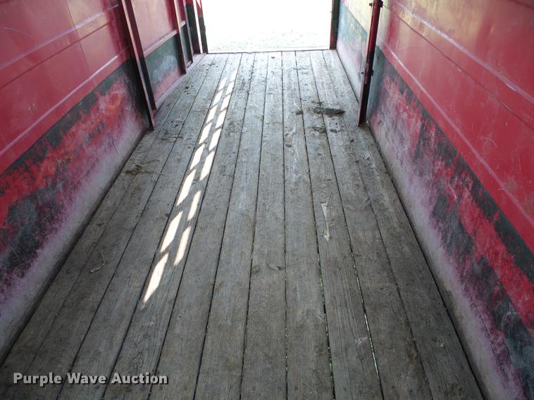 image for item DD5862 1999 Titan Classic livestock trailer