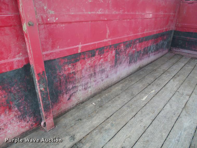 image for item DD5862 1999 Titan Classic livestock trailer