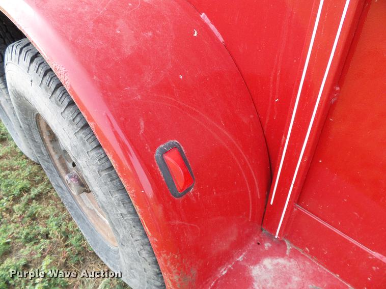 image for item DD5862 1999 Titan Classic livestock trailer