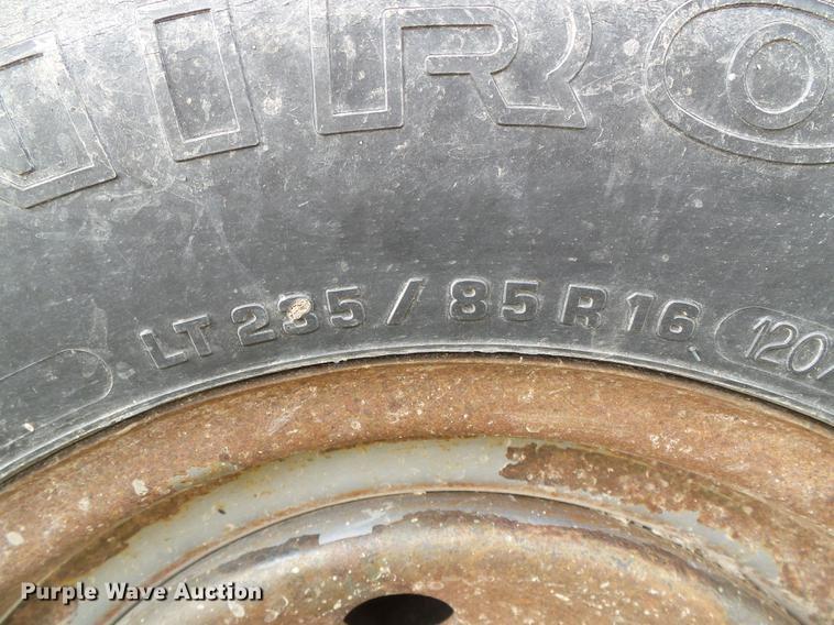 image for item DD5862 1999 Titan Classic livestock trailer