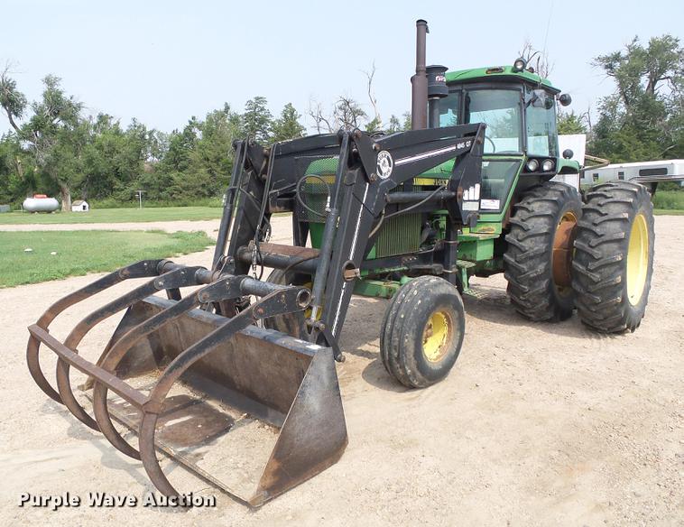 image for item DD5865 1979 John Deere 4440 tractor