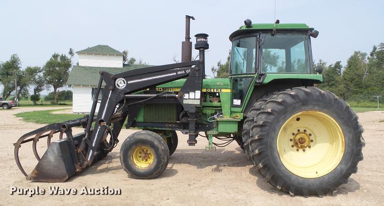 image for item DD5865 1979 John Deere 4440 tractor