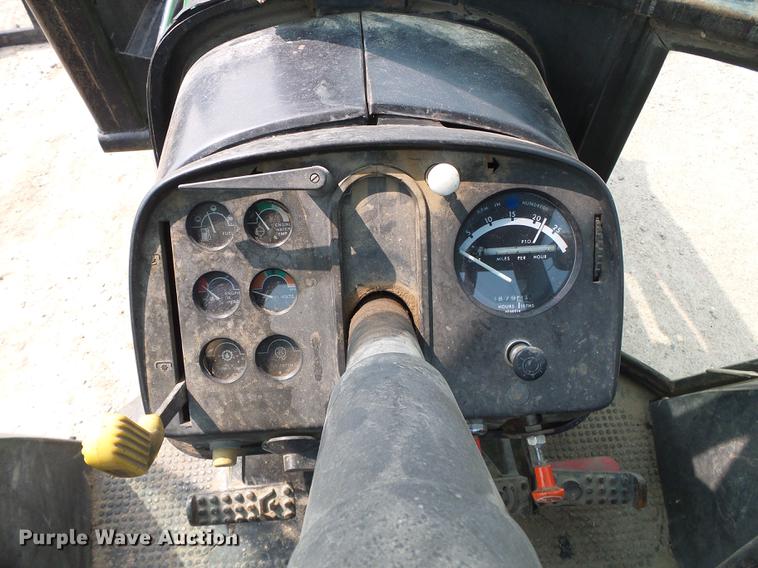 image for item DD5865 1979 John Deere 4440 tractor