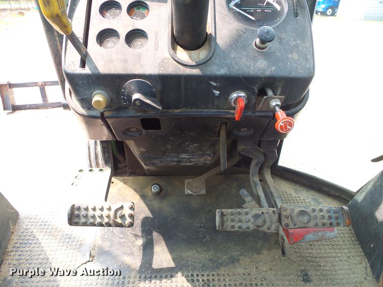 image for item DD5865 1979 John Deere 4440 tractor