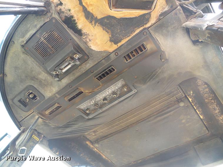 image for item DD5865 1979 John Deere 4440 tractor