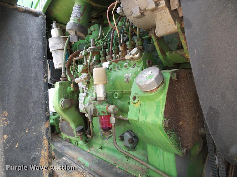 image for item DD5865 1979 John Deere 4440 tractor