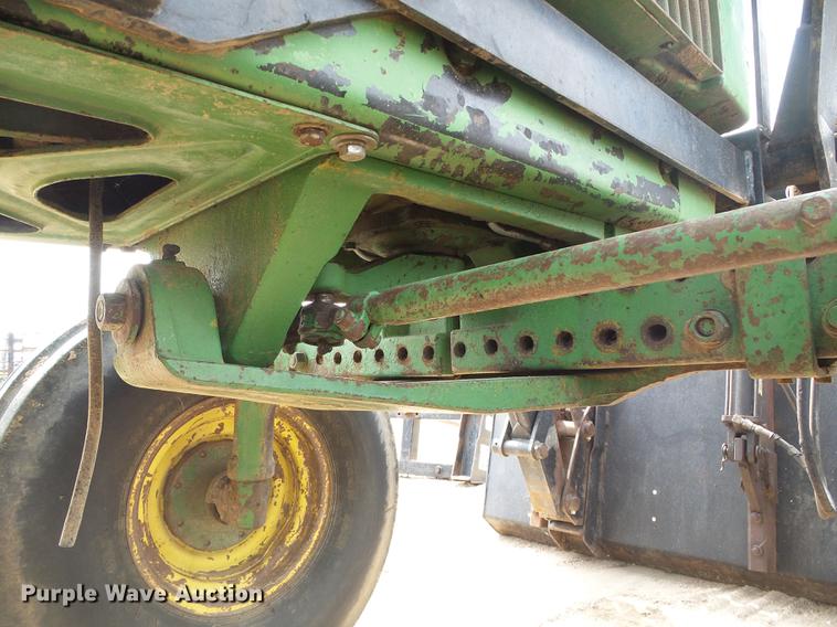 image for item DD5865 1979 John Deere 4440 tractor